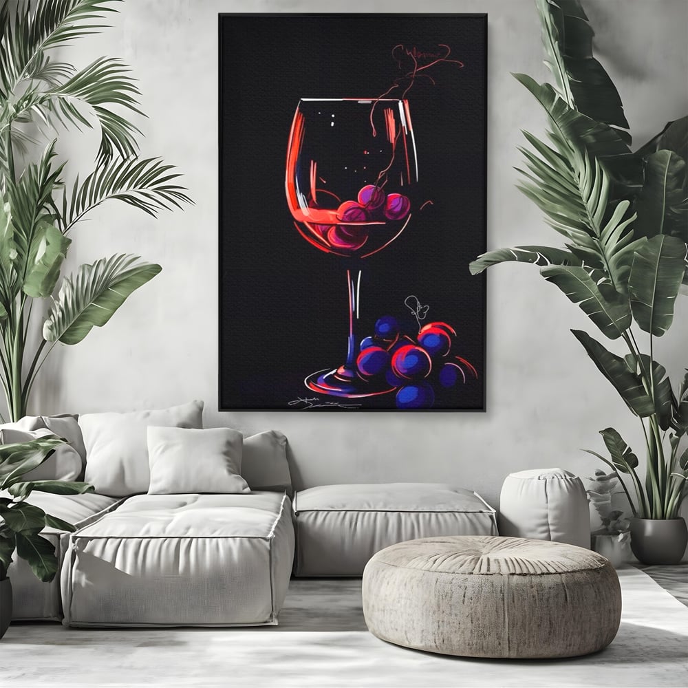 Tablou canvas cu tablou canvas cu pahar de vin si struguri, in rama de aluminiu negru, pe perete intr-un living